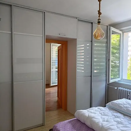 Spacious 3-room Apartment, Close To The Center, Station Appartement