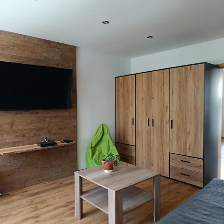 Spacious 3-room Apartment, Close To The Center, Station Appartement Nové Mesto nad Váhom